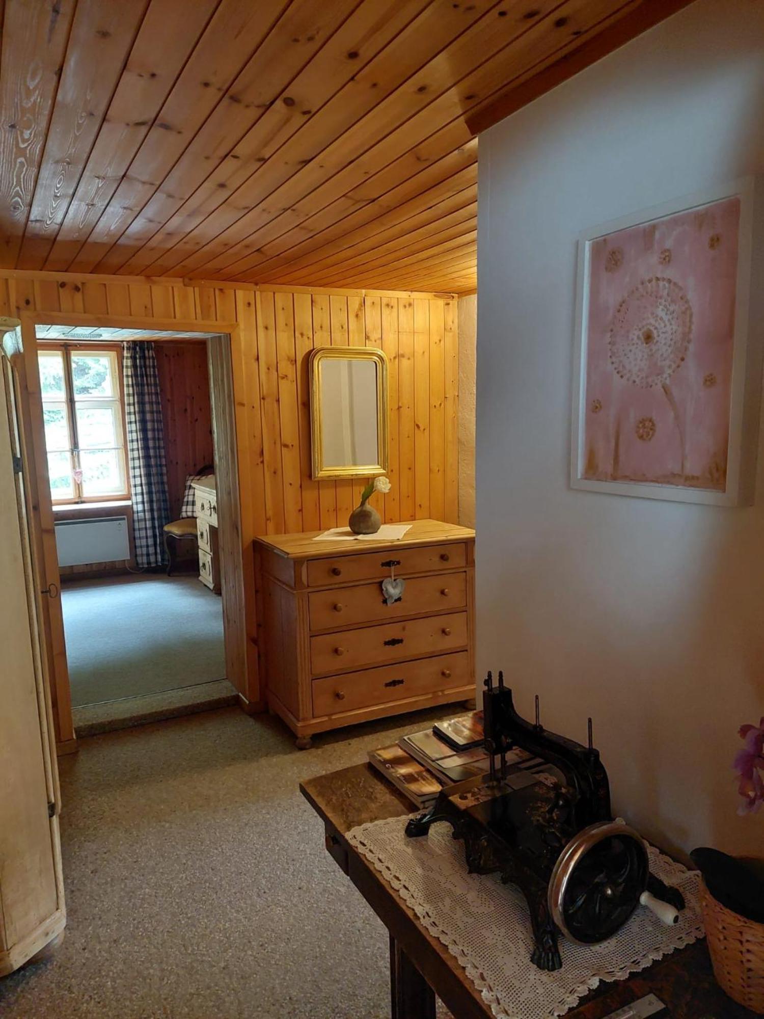 Haus La Punt, Savognin Apartman Rona Szoba fotó